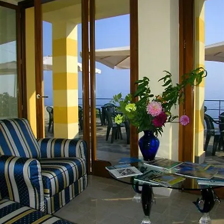 Luna Di Marzo 佛拉斯特拉