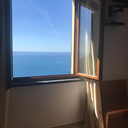 Luna Di Marzo וולאסטרה